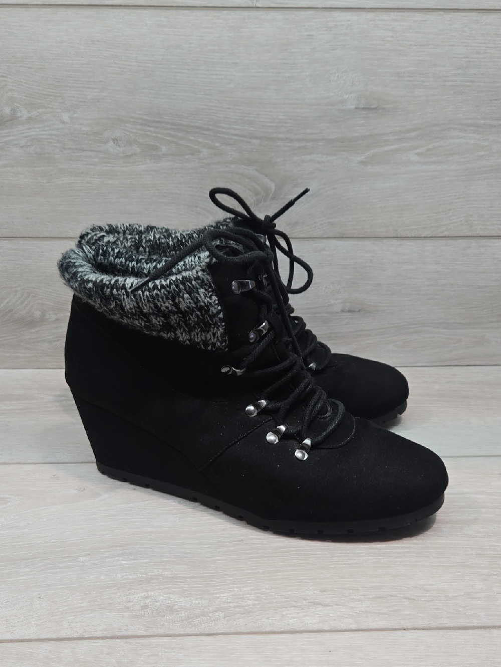 Bongo Women's Black Wedge Lace-Up Ankle Boots with Knit Cuff Shoes Sz 11